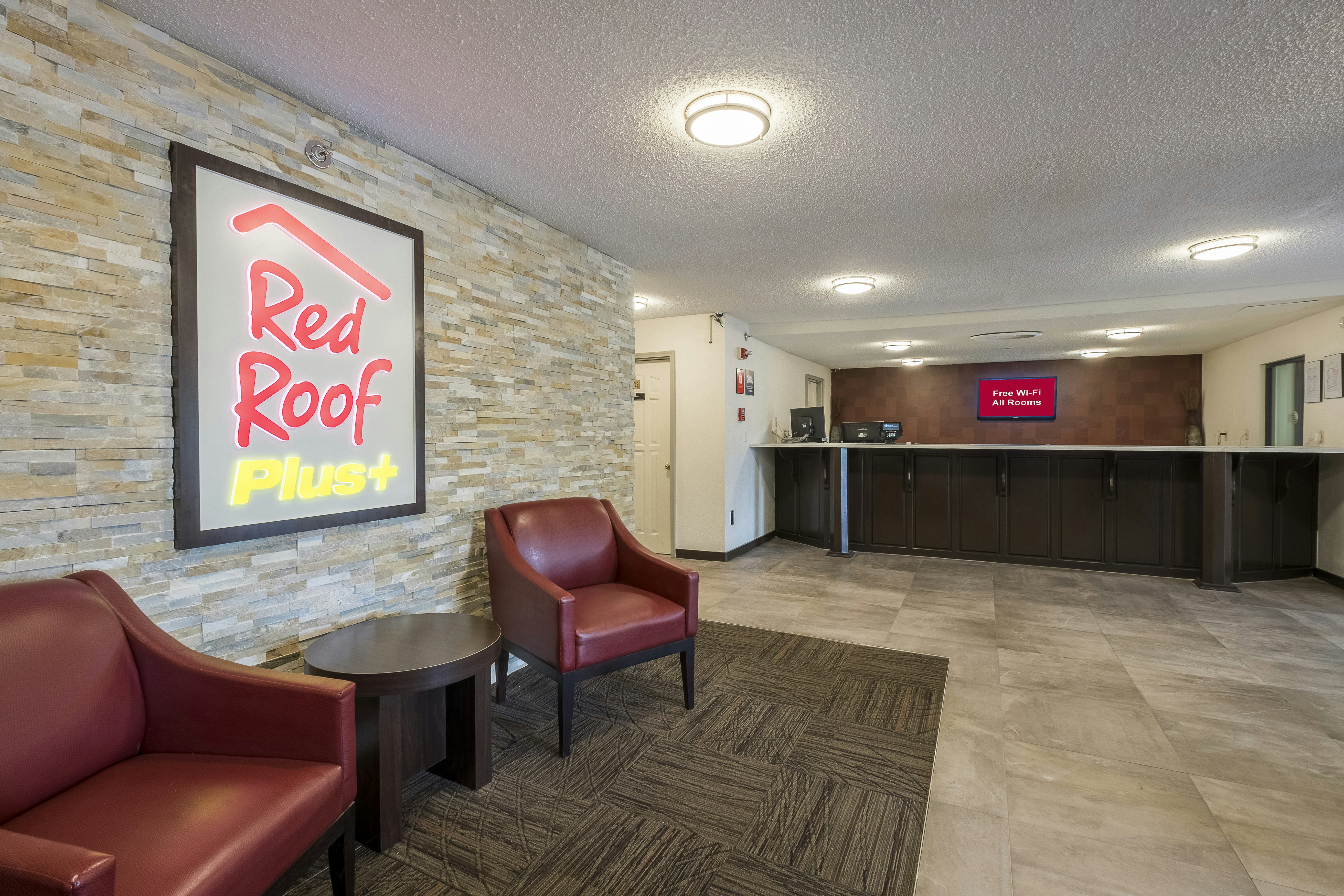 Red Roof Plus Suites Opelika 14/18