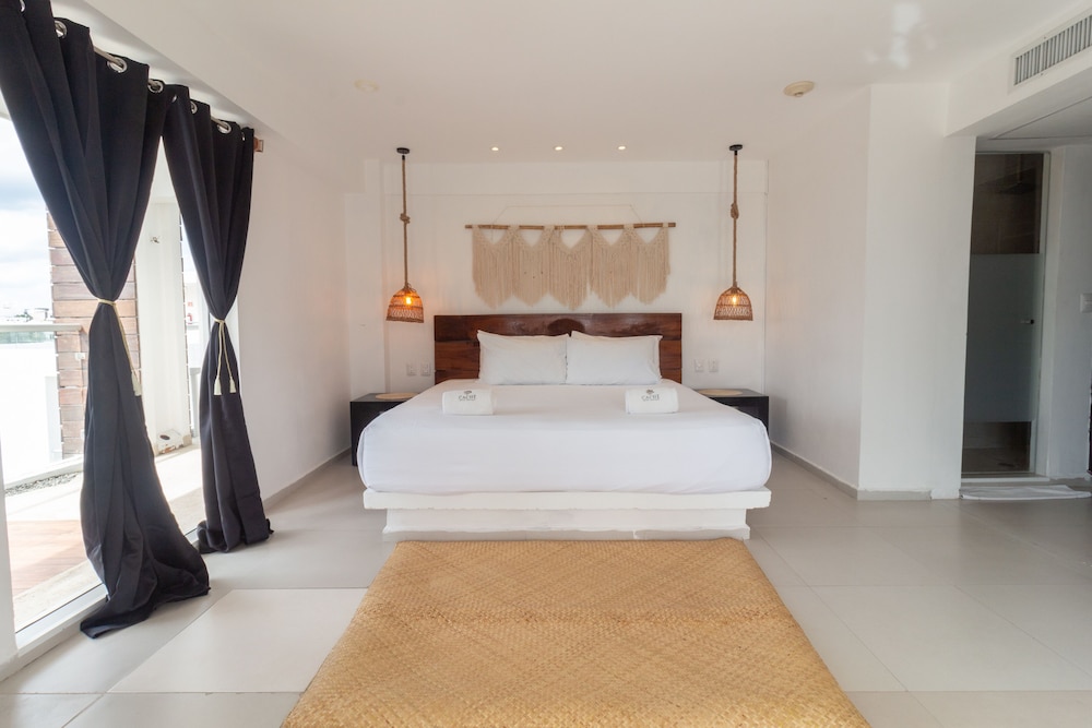 PRESIDENTIAL, SUITE, KING BED, PARTIAL OCEAN VIEW, TERRACE