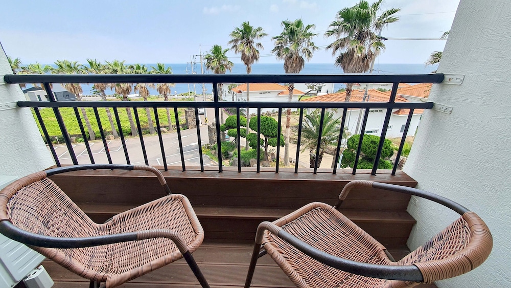 Sea Cliff Hotel Jeju 30/69