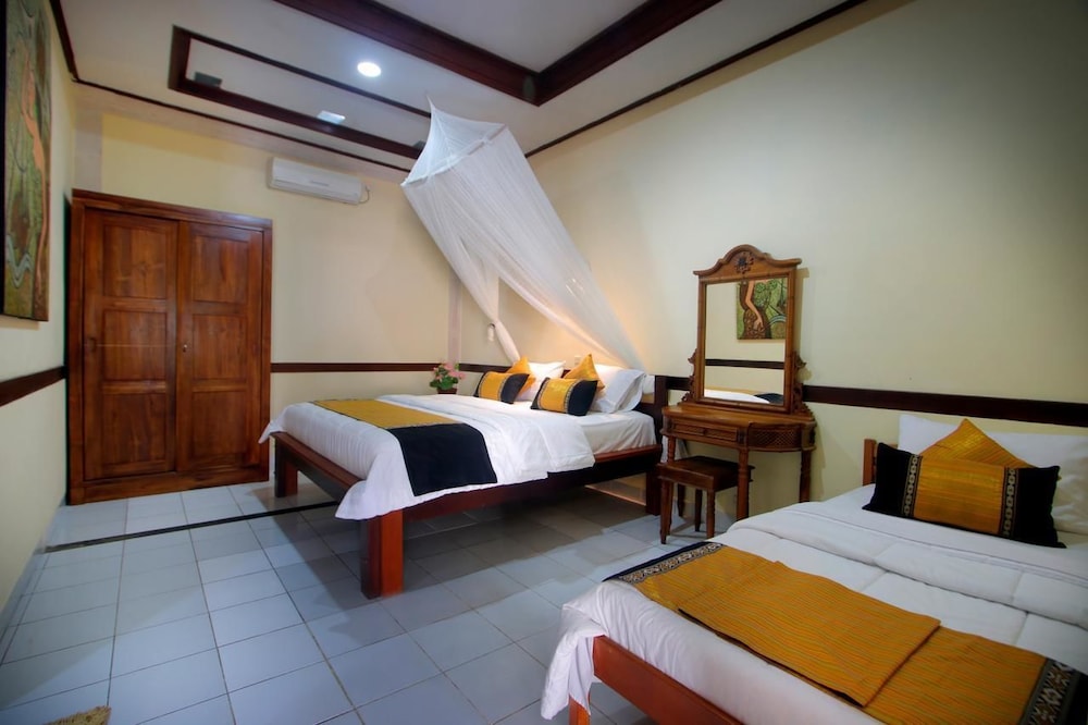 Hotel Jati And Home Stay 23/71