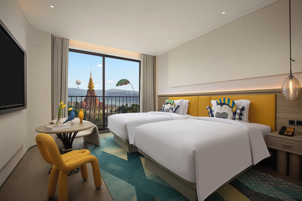 Gold, Standard, Twin Beds, Balcony