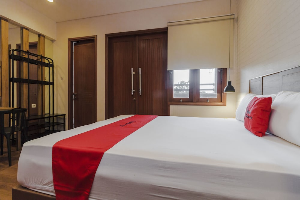 RedDoorz Plus @ CBD Bintaro 8/56