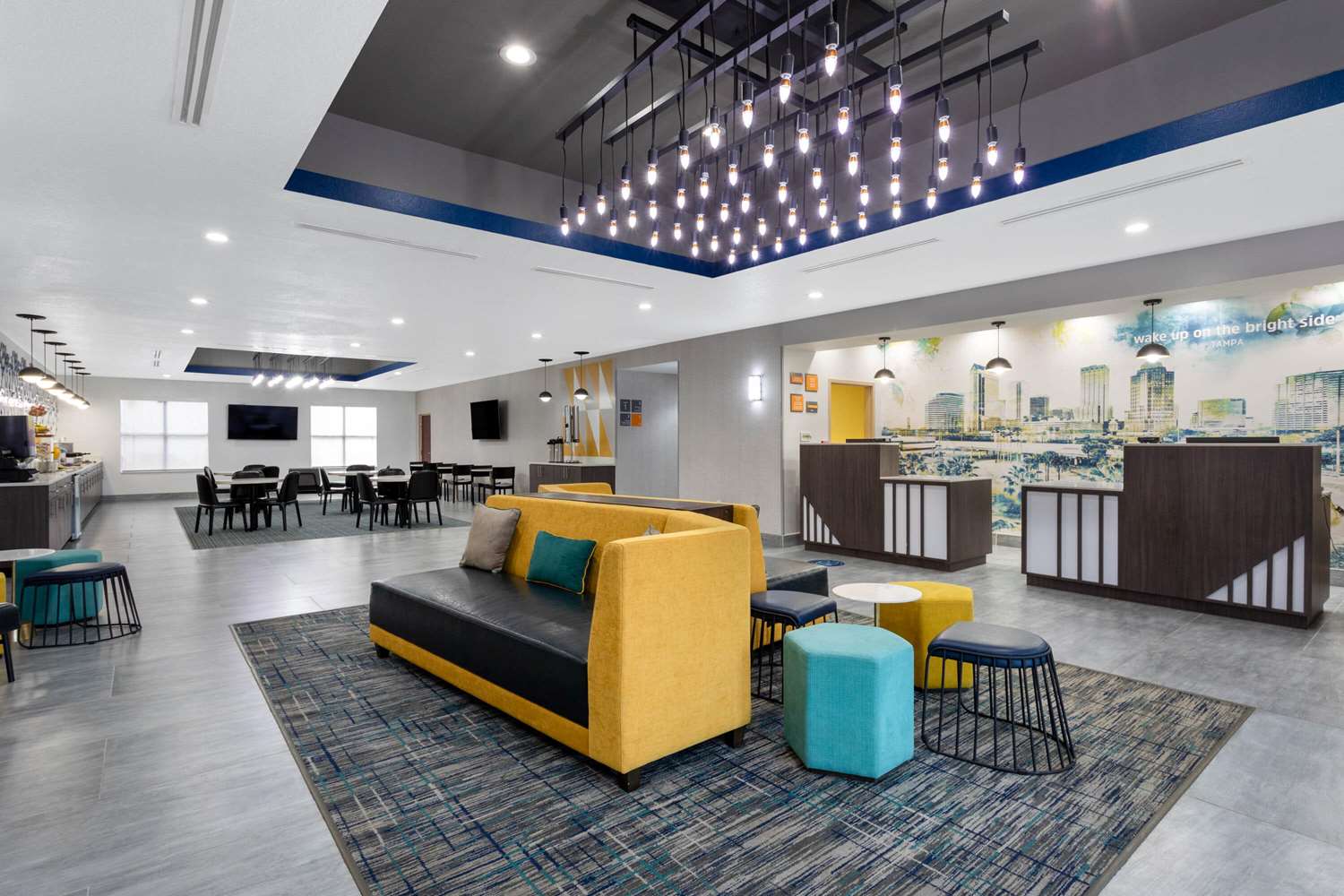 La Quinta Inn & Suites by Wyndham Tampa Central 12/22