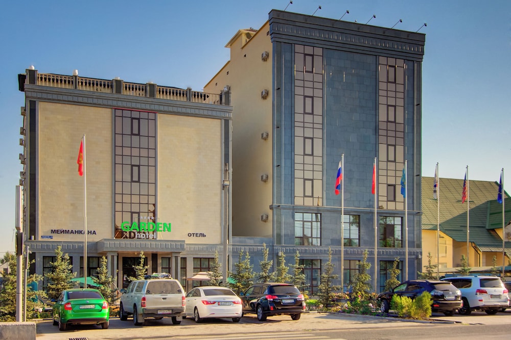 GARDEN HOTEL 66/72