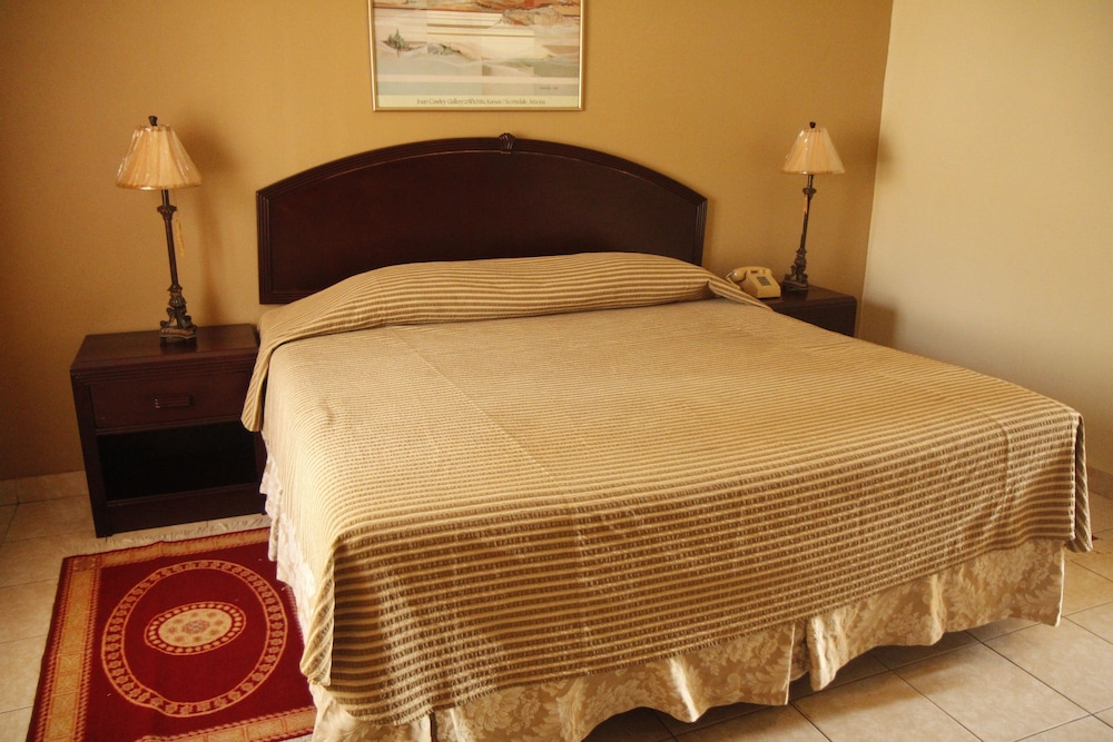 La Quinta Hotel 24/54