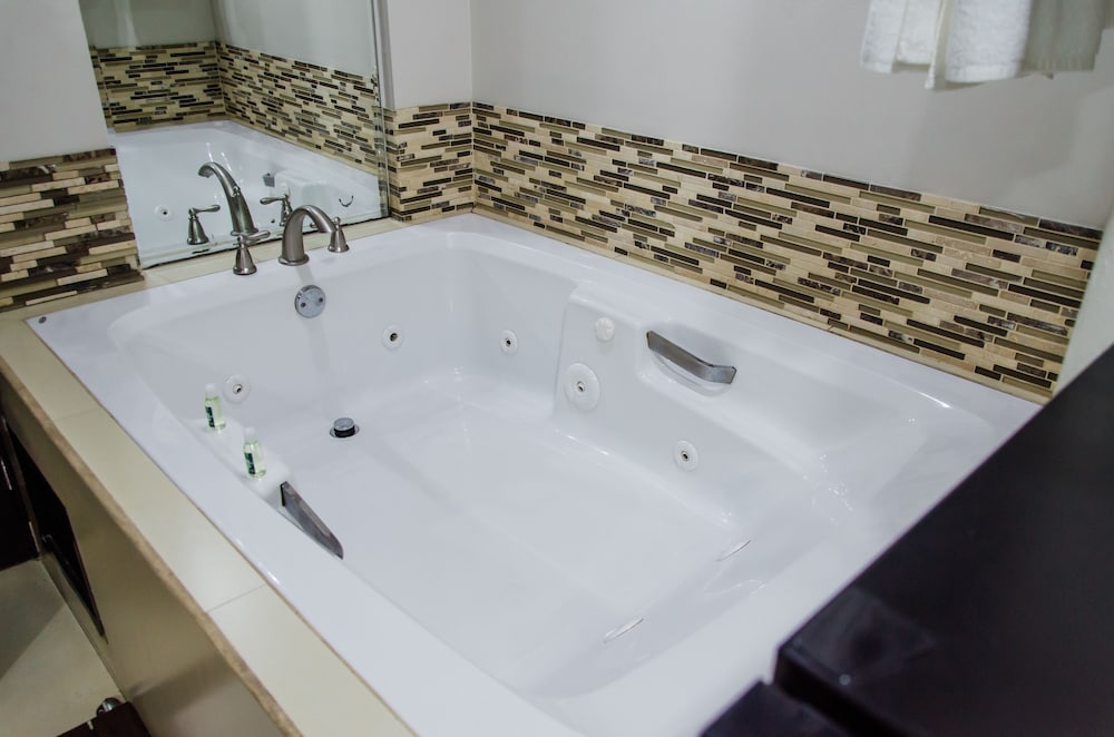 جناح بسرير كينج بجاكوزي، Hotel Velario 7/9