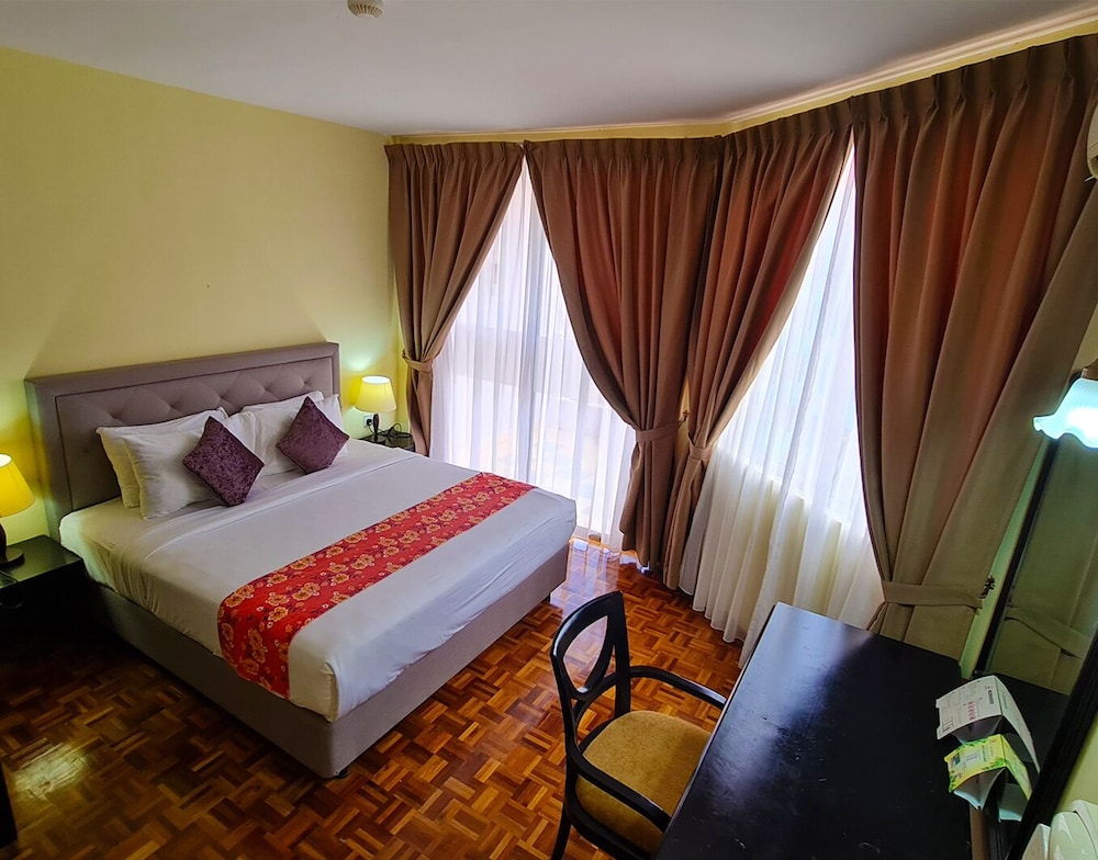 Splash, 2 Bedrooms, Junior Suite, 1 King and 1 Single Beds, Water Park View