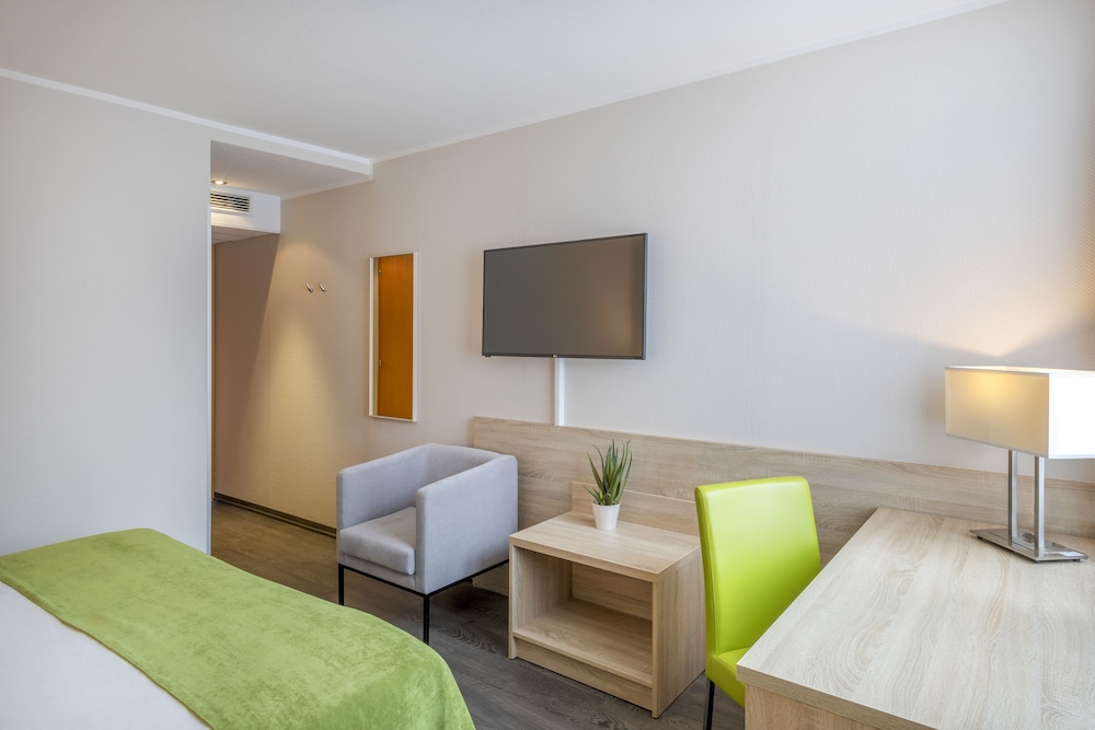 B&B HOTEL Krefeld-Sud 30/47