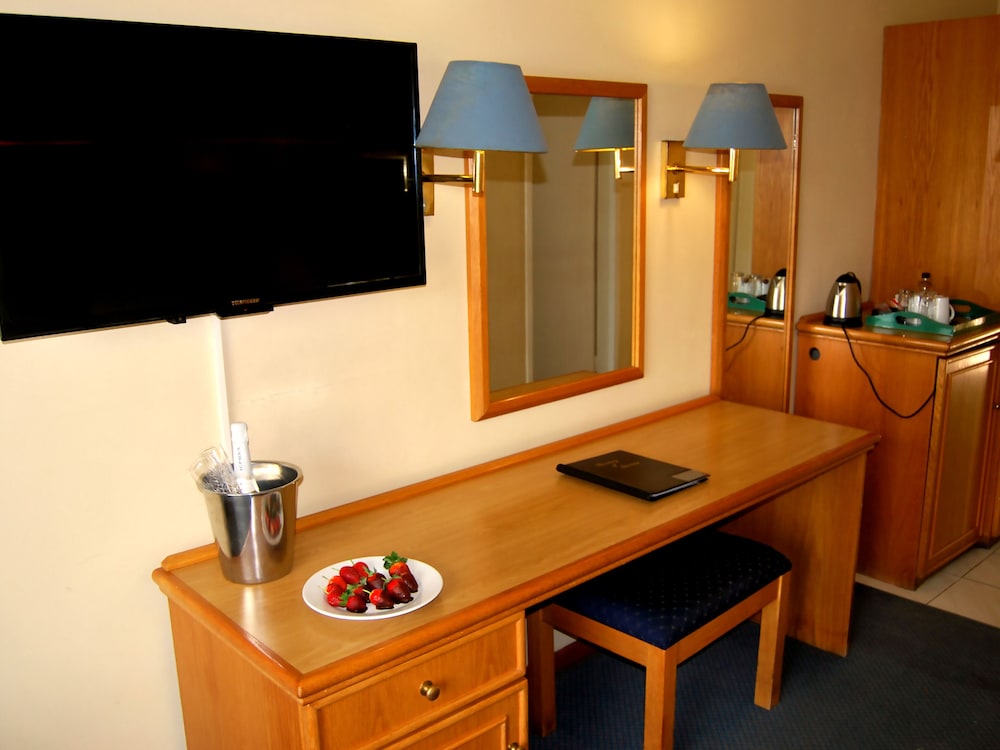 SAFARI LODGE HOTEL & CONVENTION CENTRE 5/50
