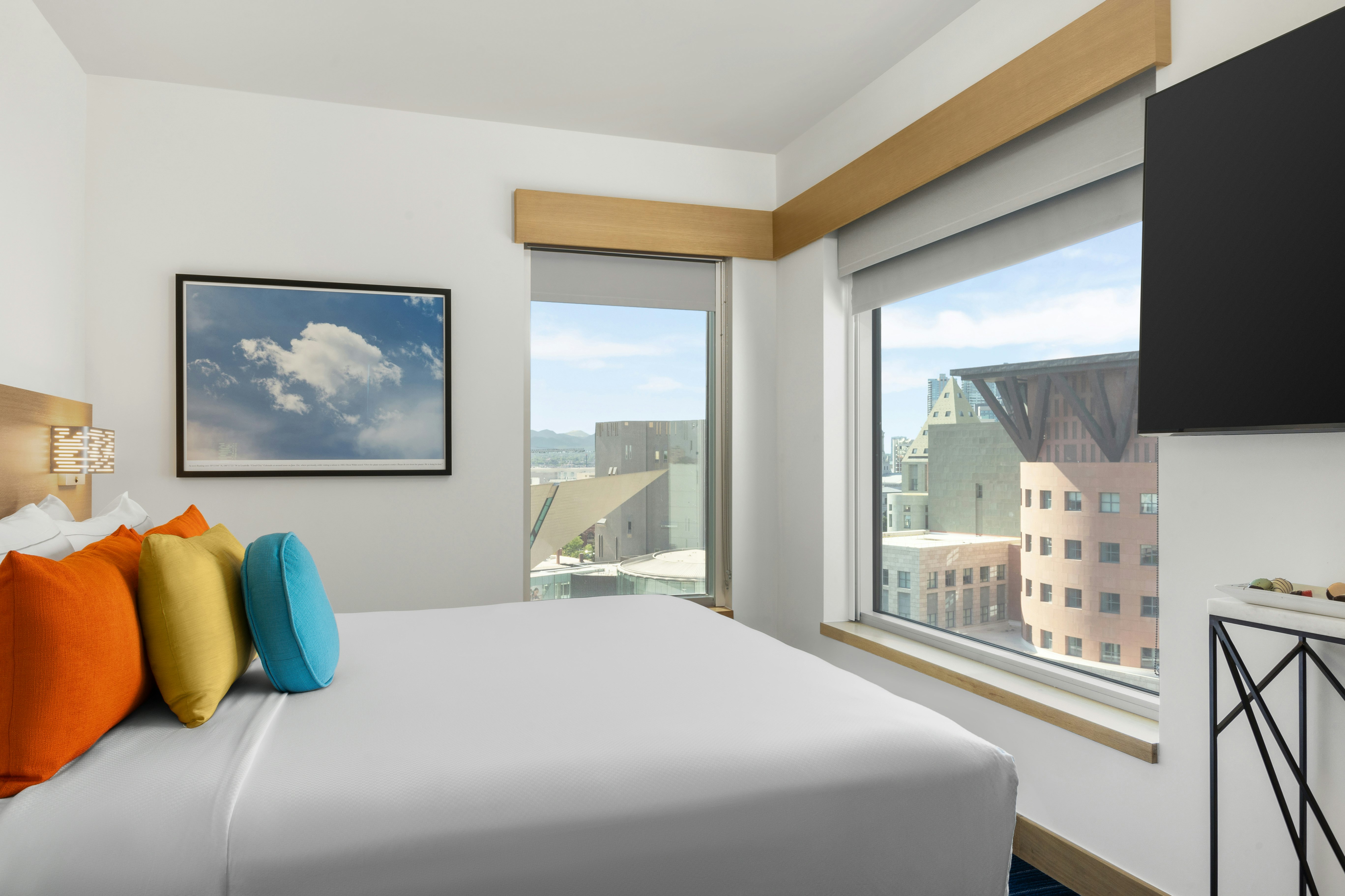 SUITE, KING BED, MUSEUM VIEW