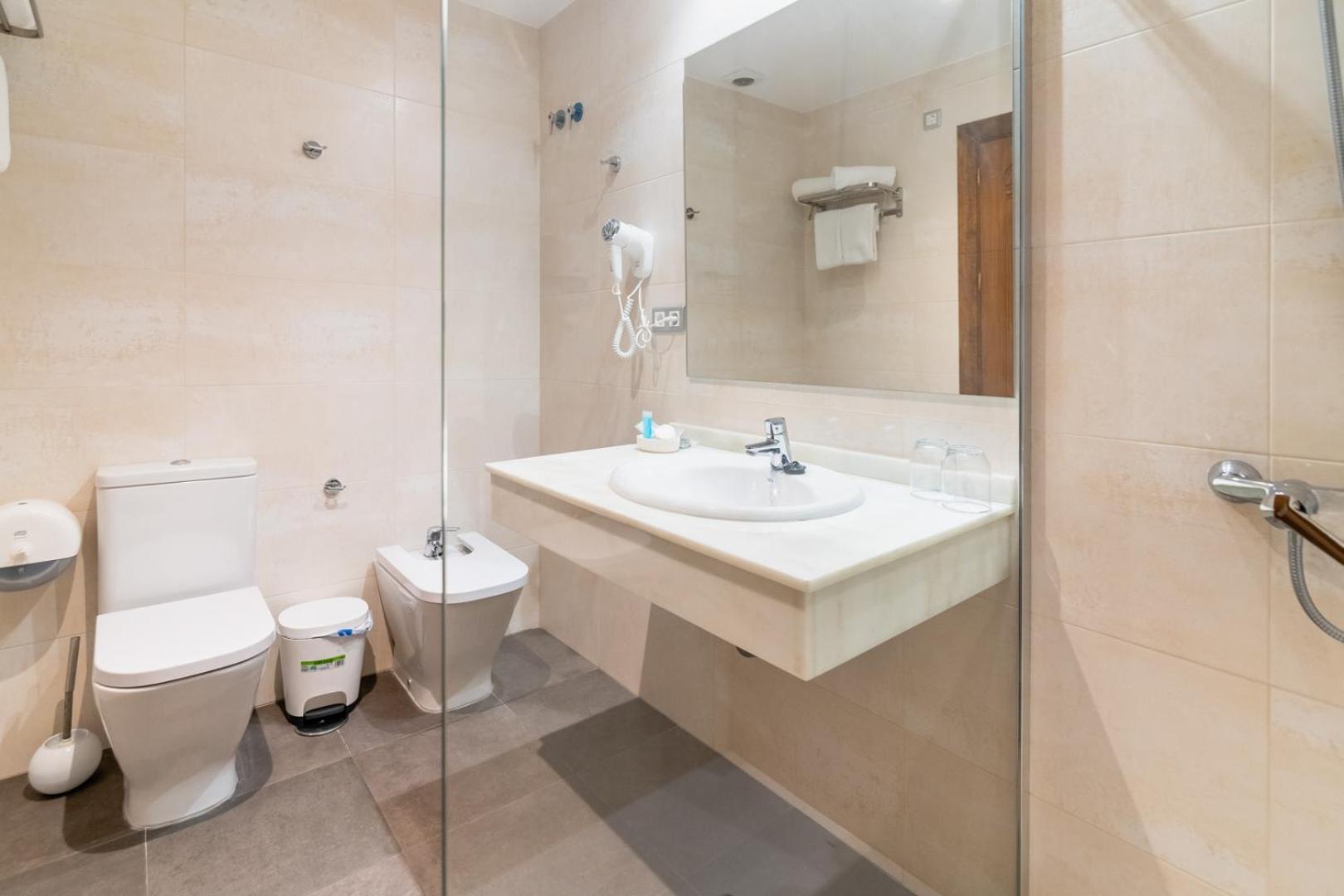 غرفة اقتصادية ثلاثية، Hotel Riad Arruzafa 2/2