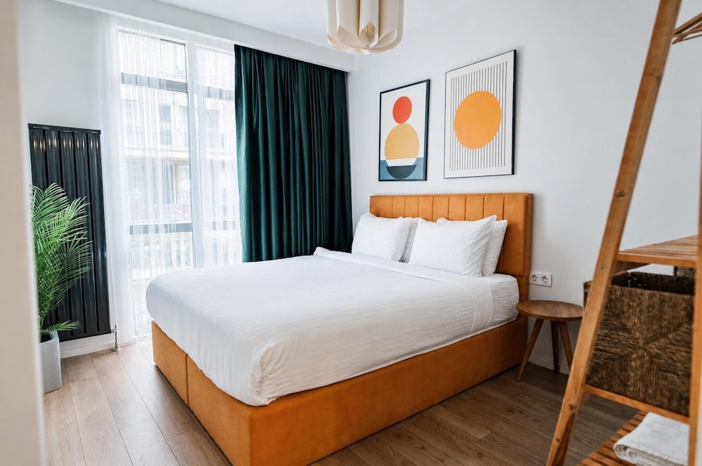 Bird Nest Suites 16/47