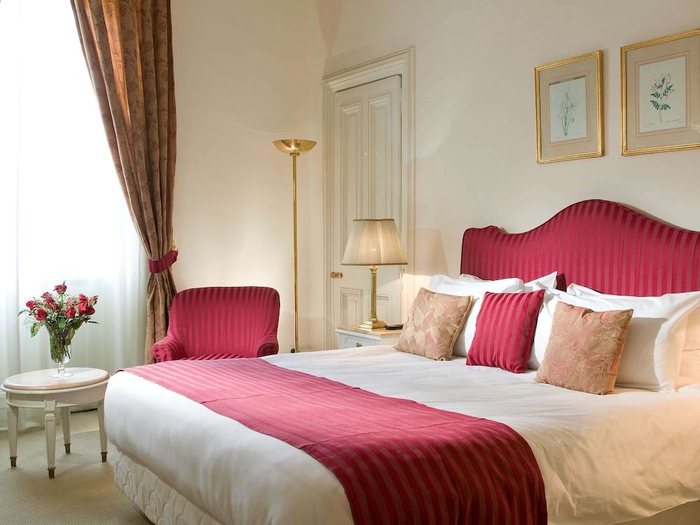 CLASSIC, KING BED, GARDEN VIEW