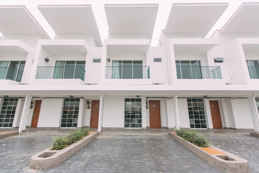Tasik Villa International Resort 3/72