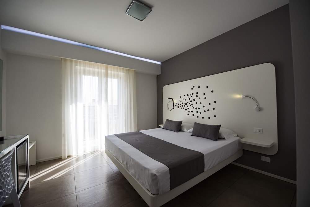 DELUXE, SUITE, KING BED, SOFA, TERRACE