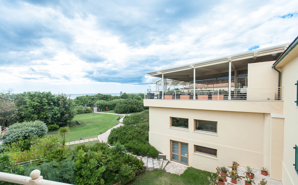 Tombolo Talasso Resort in CASTAGNETO CARDUCCI
