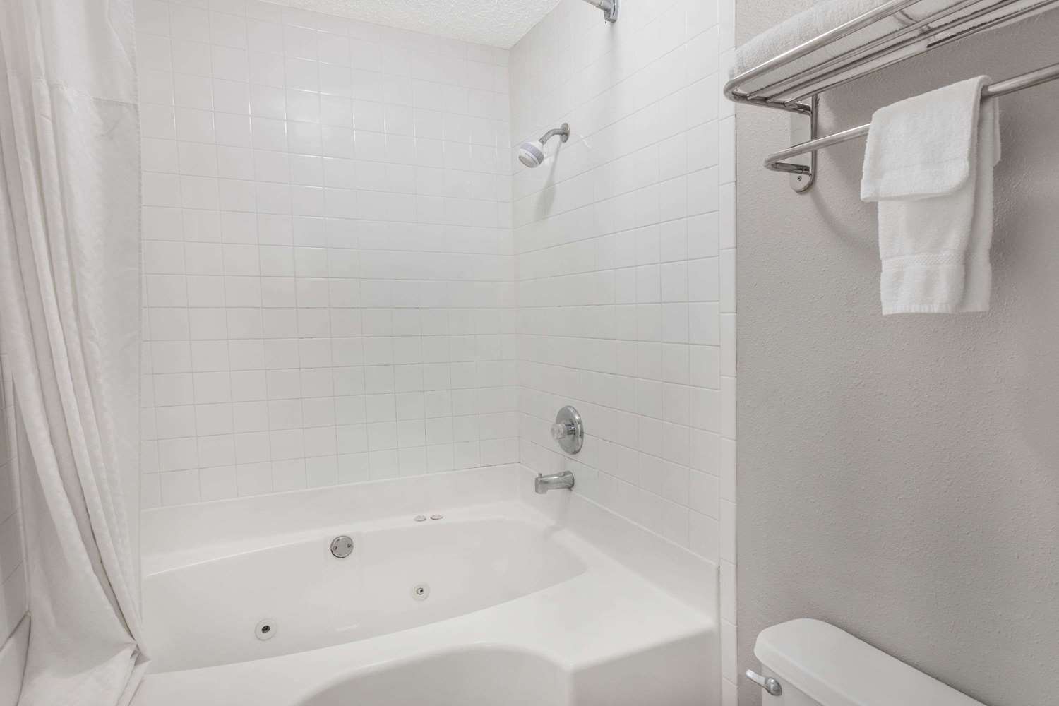 Days Inn by Wyndham Barnwell 26/29
