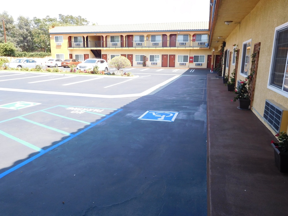 Diamond Inn 43/46
