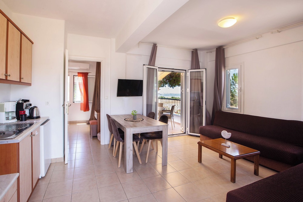 Romanos Beach Villas 20/49