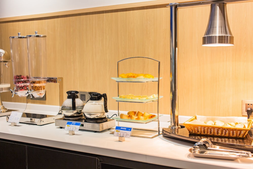 Holiday Inn Express Jiangmen Jianghai 55/79