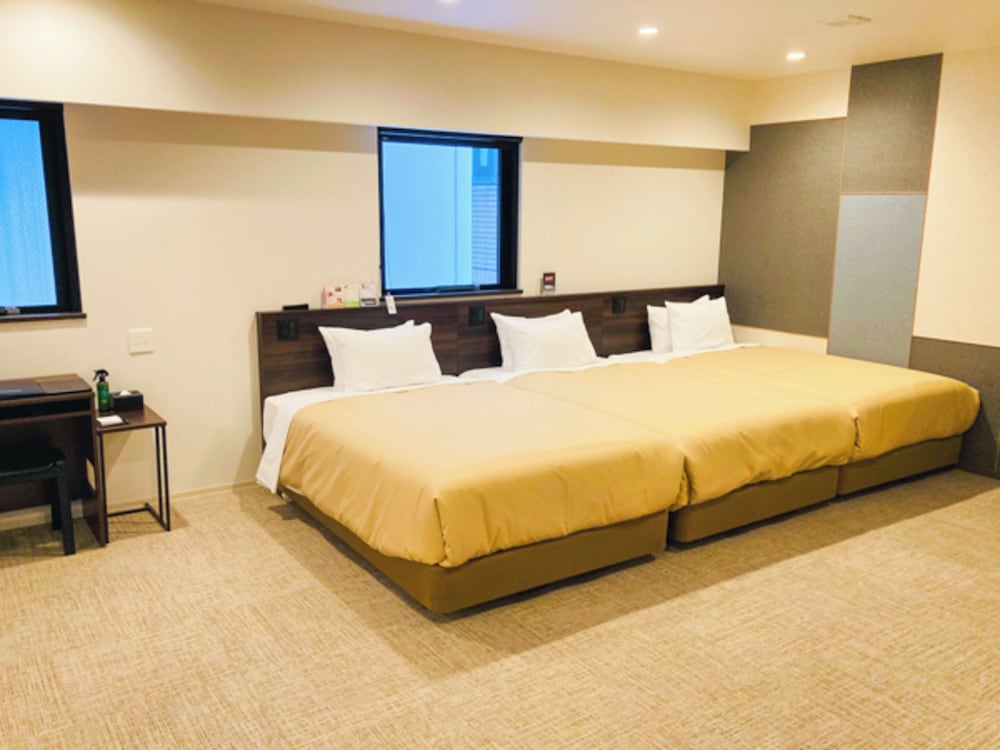 ROOM, TRIPLE, ACCESSIBLE
