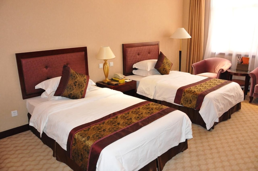ROOM, TWIN BEDS