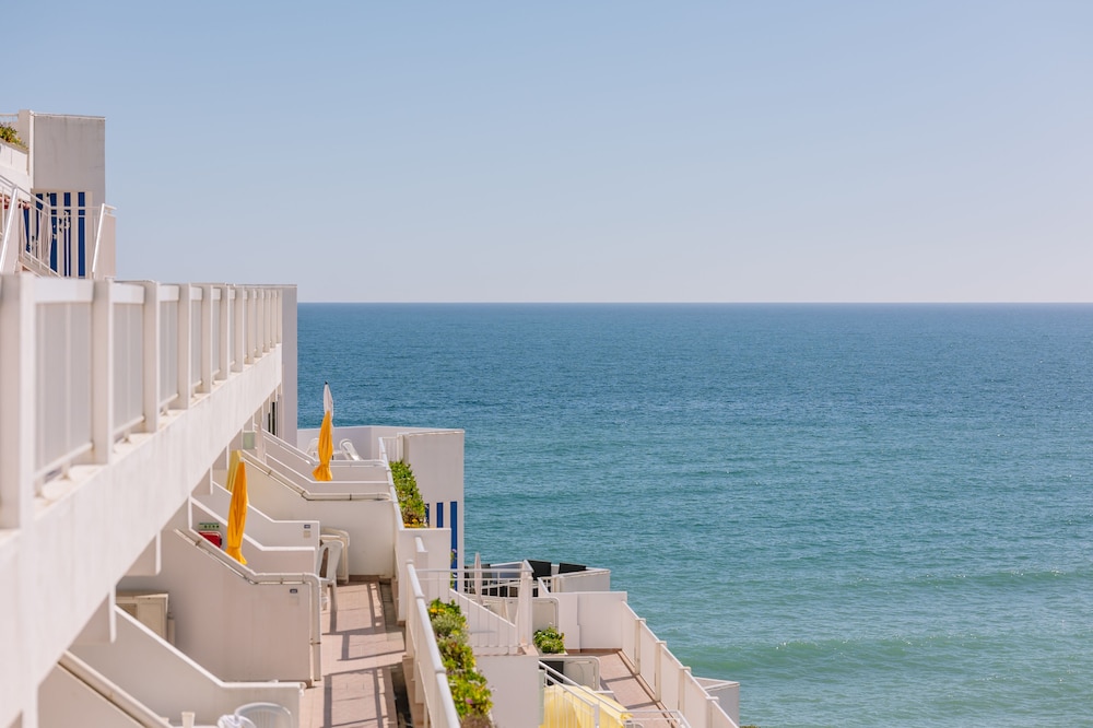 Monicca Collection Suites and Residences 66/74