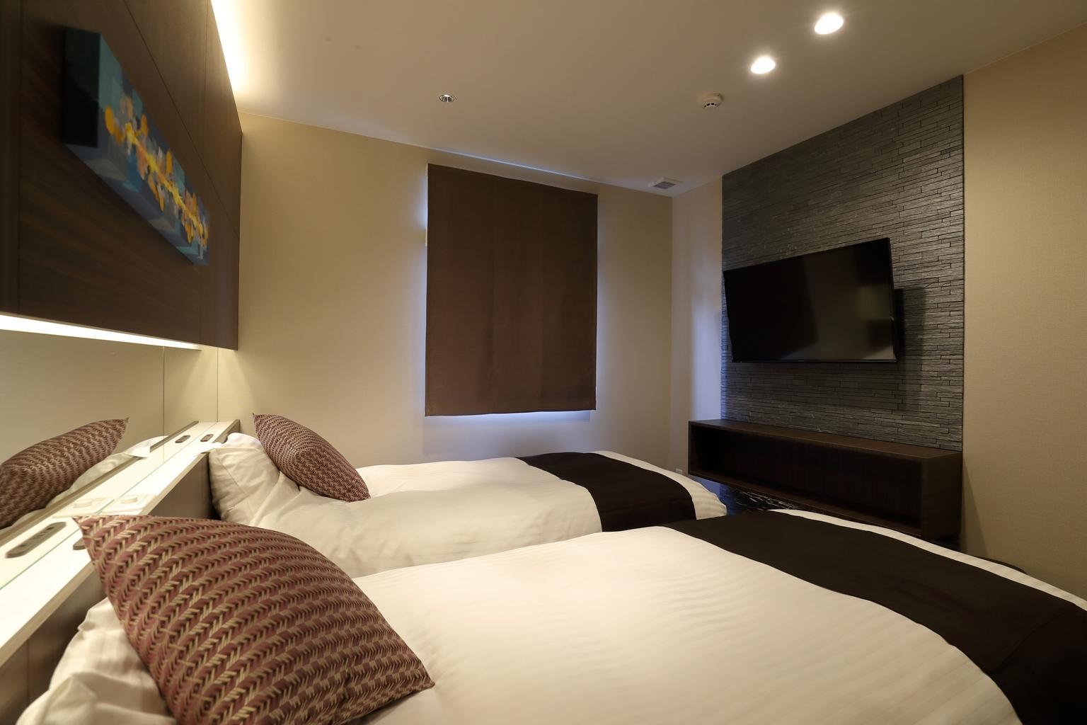 ROOM, TWIN BEDS
