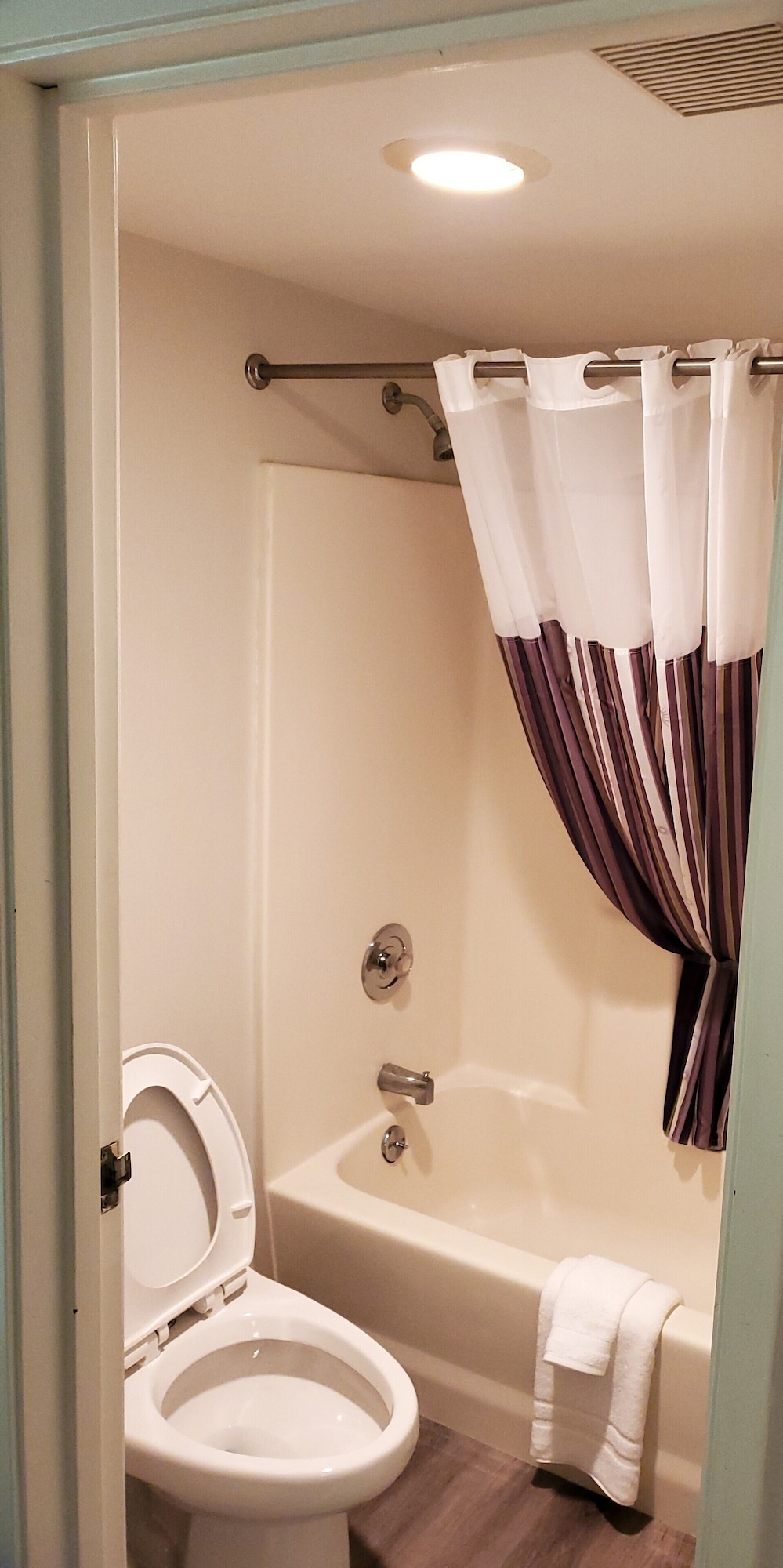 غرفة بسرير كينج، La Quinta Inn by Wyndham Tampa Near Busch Gardens 9/9
