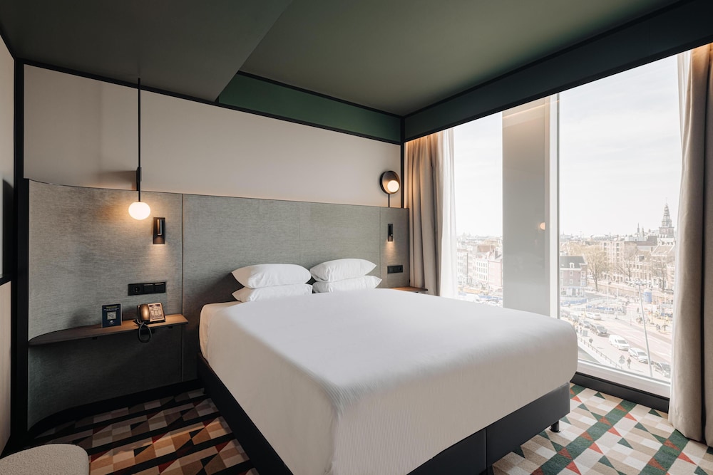 1 BEDROOM, SUITE, CITY VIEW