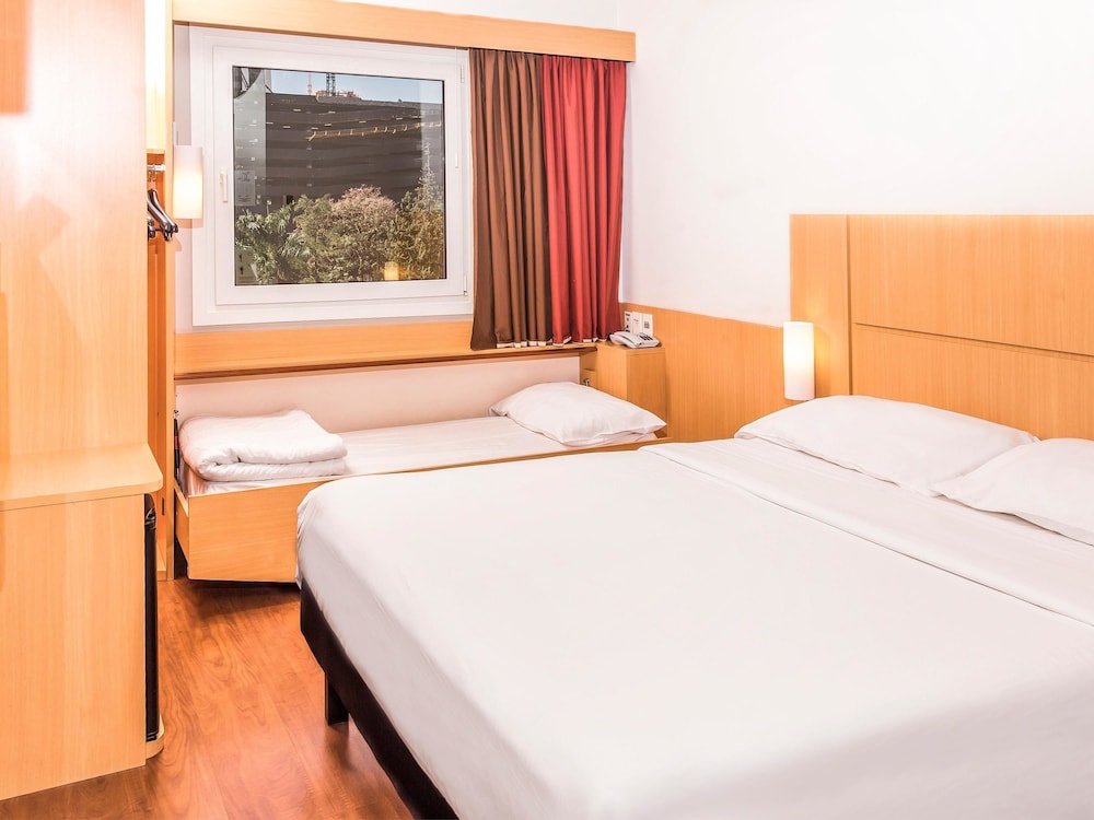Ibis Asuncion 14/69