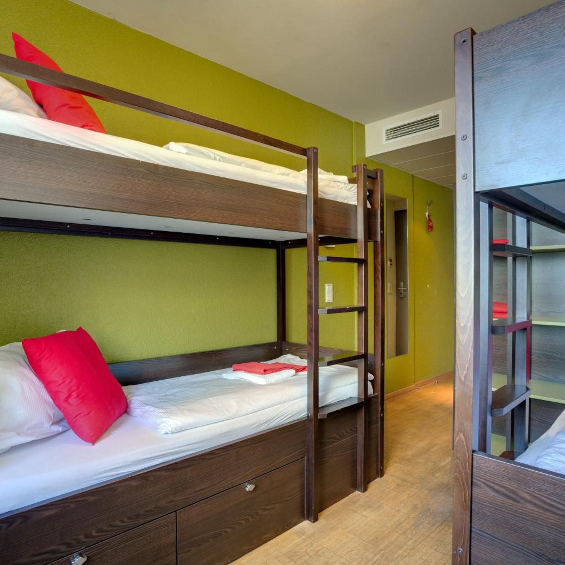 Meininger Hotel Berlin Hauptbahnhof 16/42