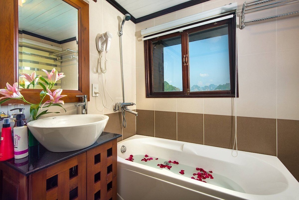 Halong Royal Palace Cruise 60/62