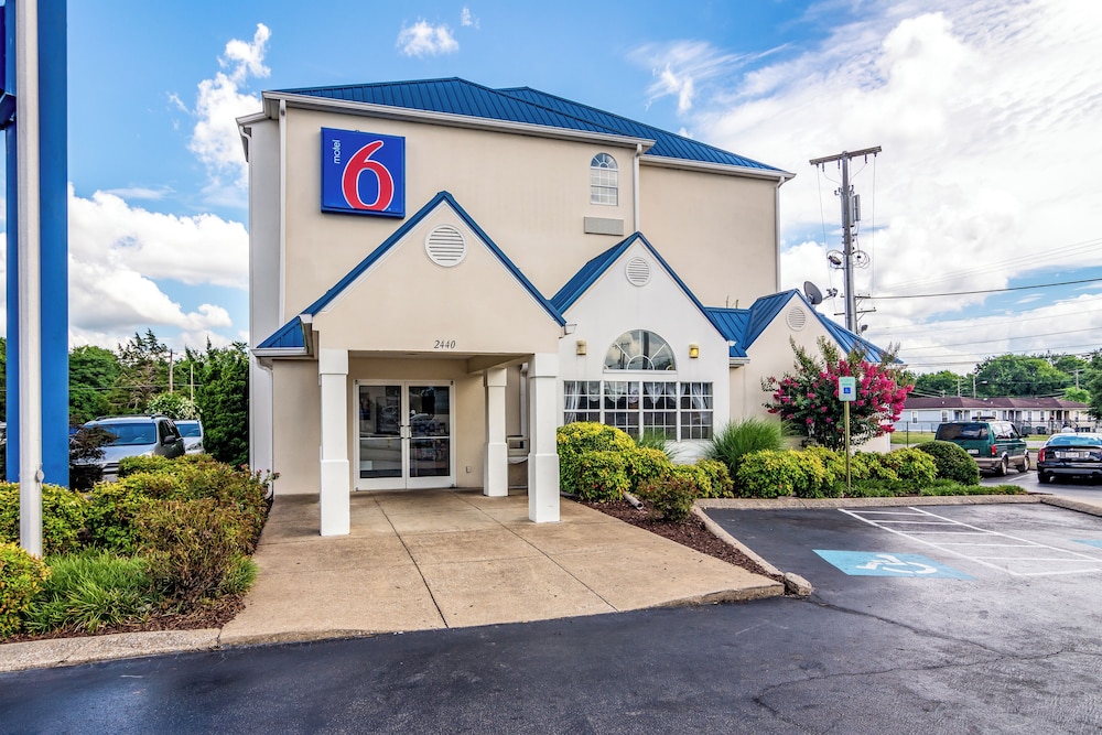 Motel6 Chattanooga, TN - Downtown 33/40