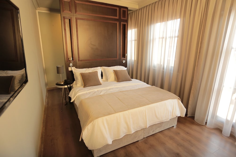 Ferman Pera Hotel 9/65