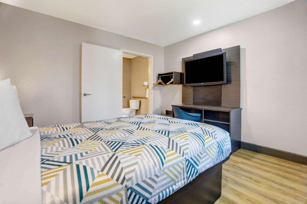 غرفة بسرير كينج، Motel6 San Bernardino, CA - North 7/10