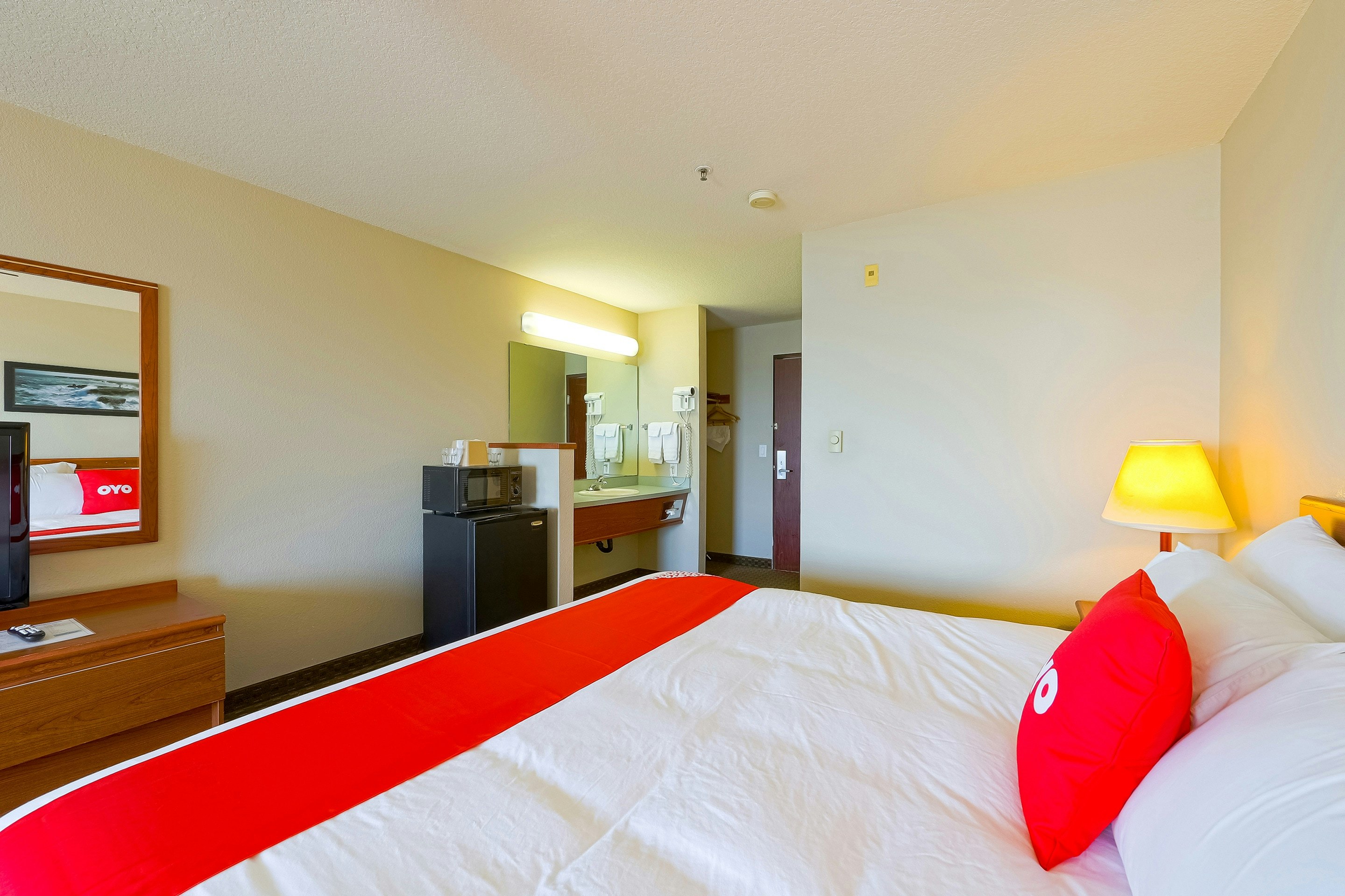 Siletz Bay Beachfront Hotel by OYO Lincoln City 17/71
