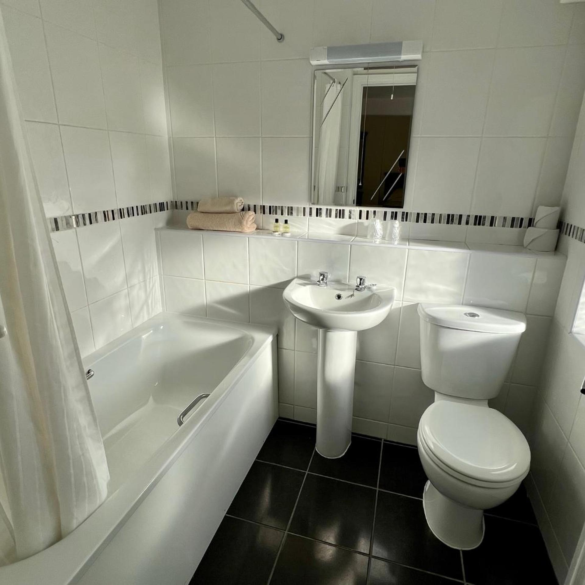 Calverts Hotel - Newport Isle of Wight 50/53