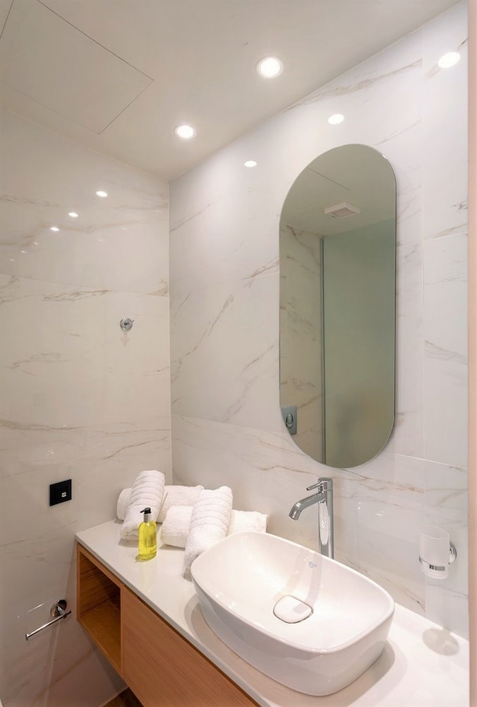The City Hotel and Suites - Adults Only 58/61