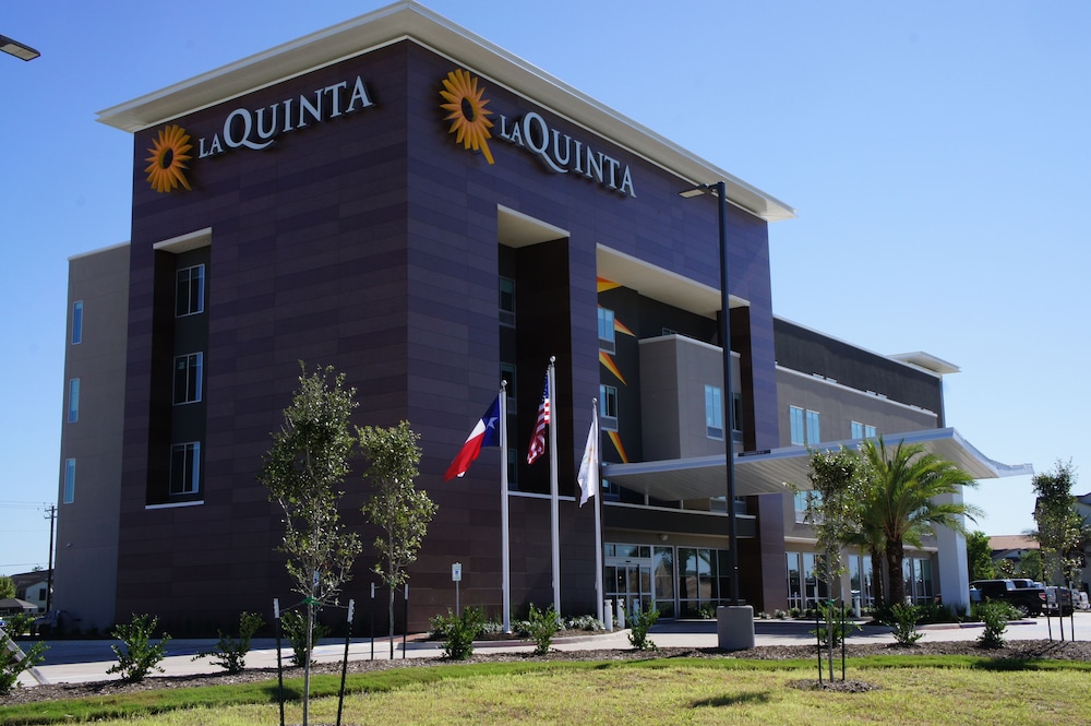 La Quinta Inn & Suites by Wyndham Texas City I 45 6/59