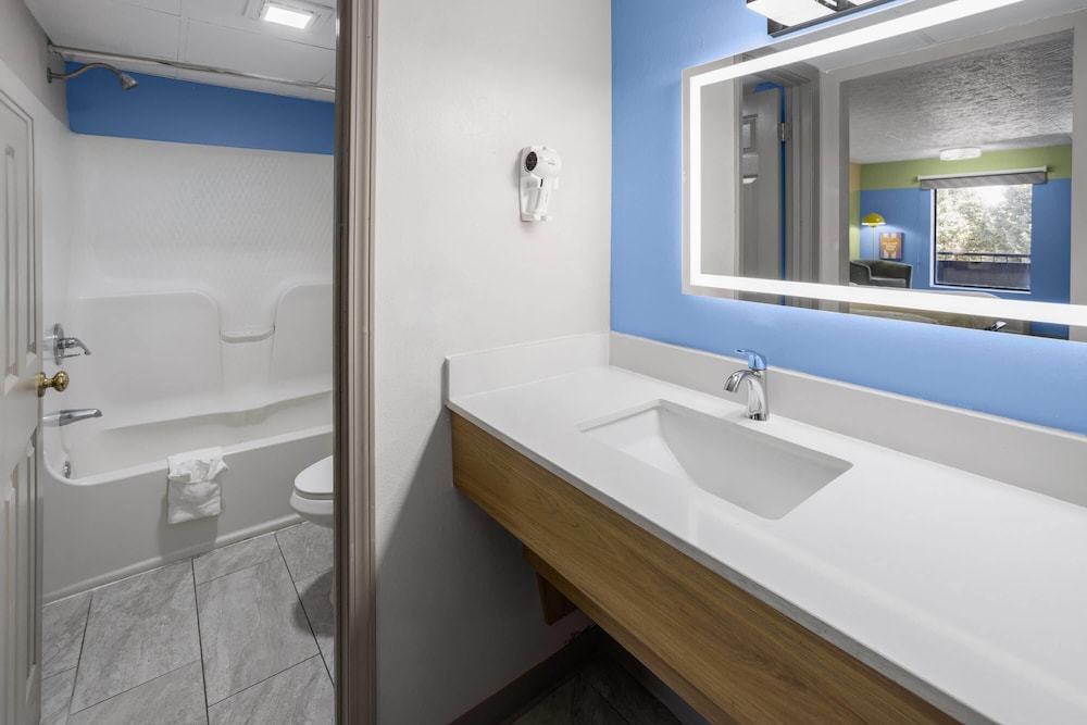 Days Inn by Wyndham Pigeon Forge Parkway 47/48