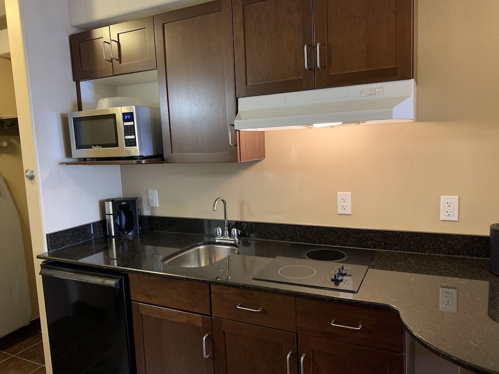 Merit Hotel And Suites 63/66