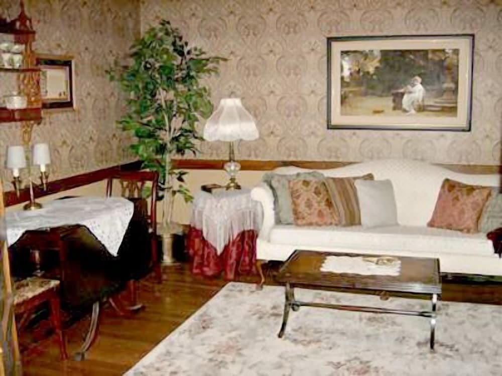Schuster Mansion Bed & Breakfast 29/51