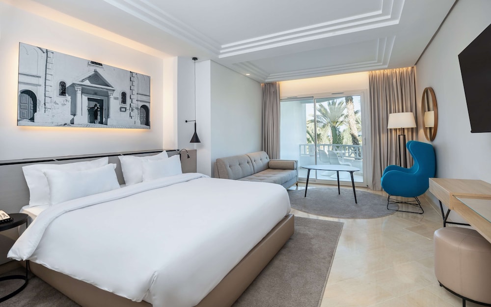 Superior, King Bed, Lateral Side Sea View, Balcony