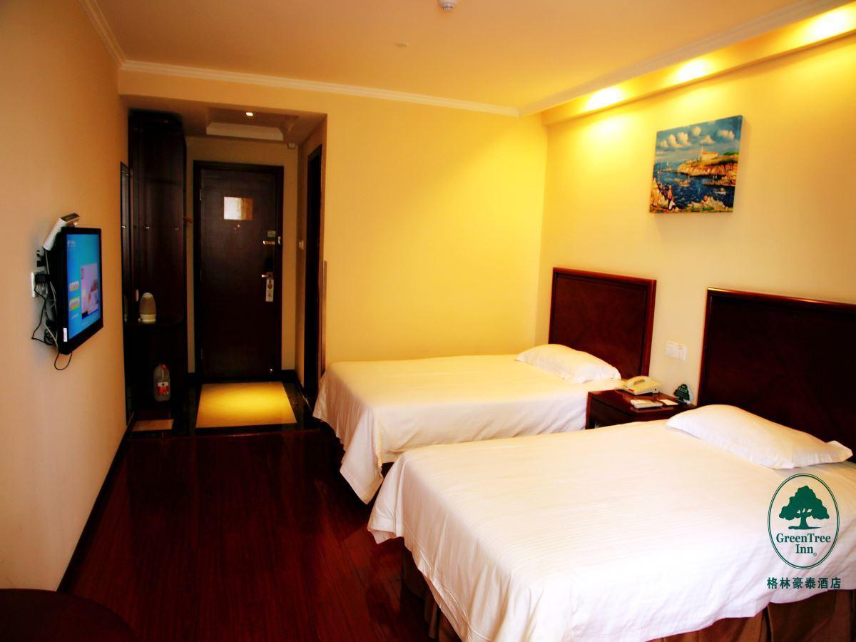 ROOM, TWIN BEDS