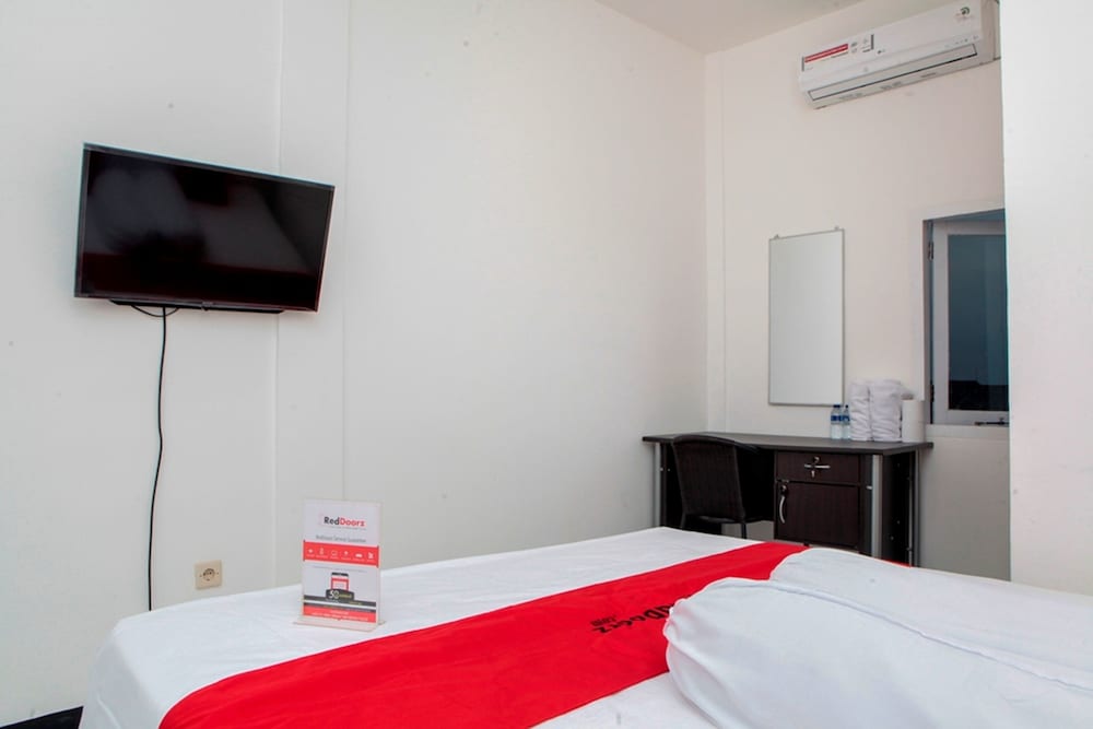 Reddoorz Plus Near Telkom Corporate University 13/29