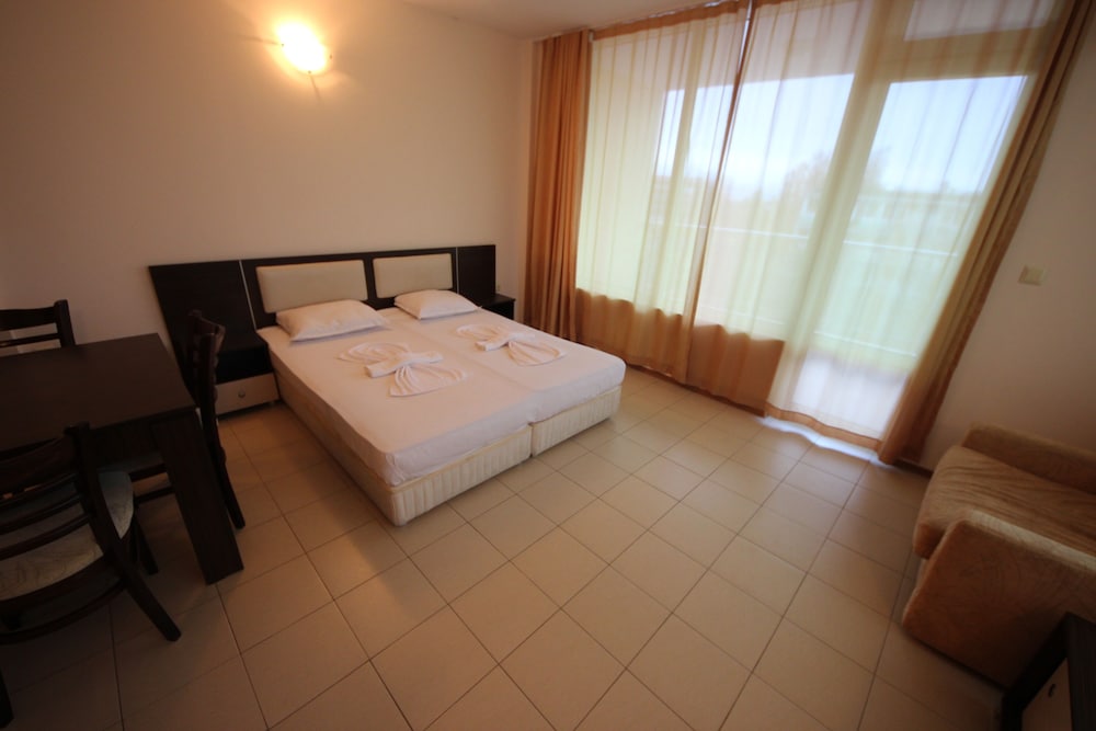 Esperanto Hotel 24/35