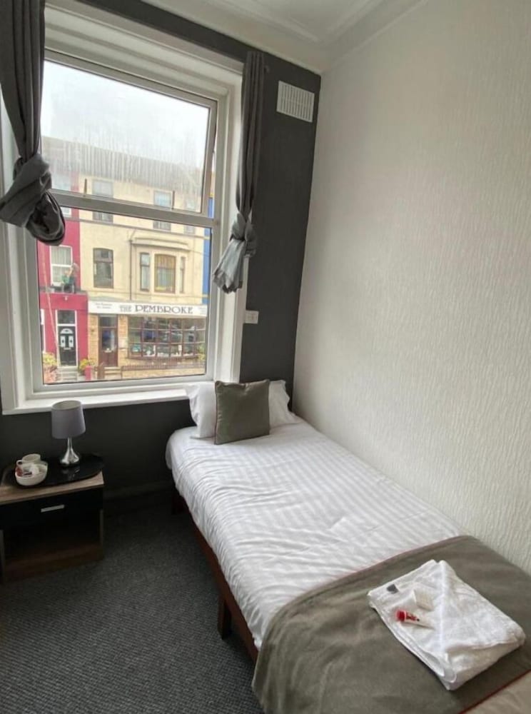 Bank Street Hotel 34/40