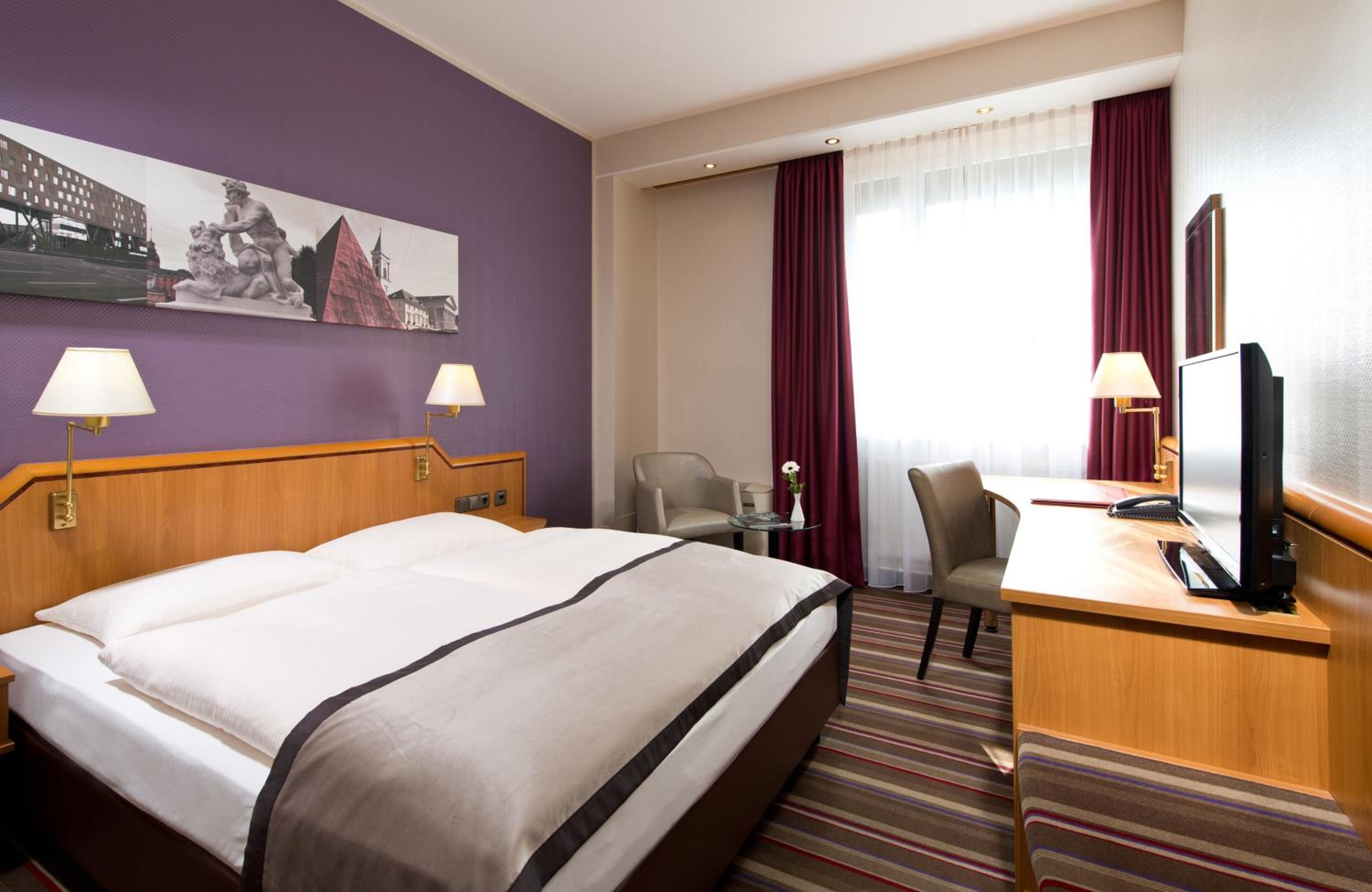 غرفة كومفورت بسرير كينج، LEONARDO HOTEL KARLSRUHE 4/10