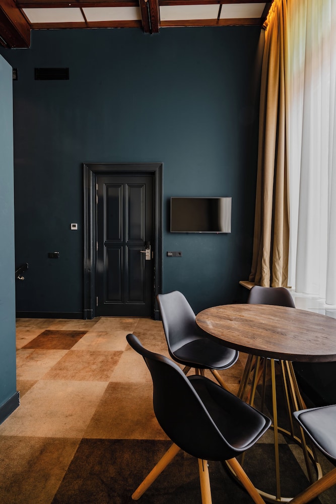 De Jonker Urban Studios & Suites 53/60